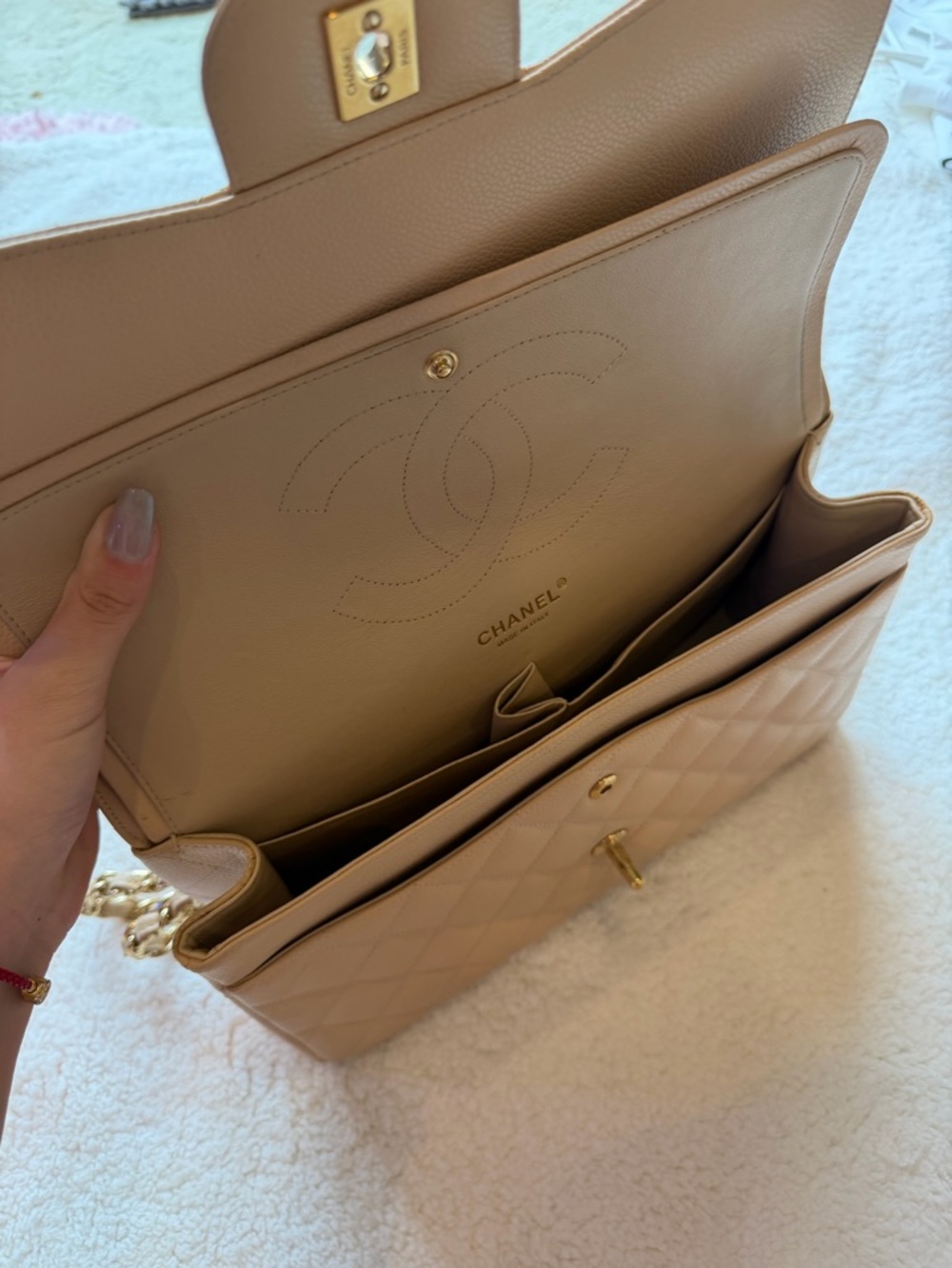 CHANEL Quilted Shoulder Bag in Beige with Gold Hardware - Picture 3 of 5